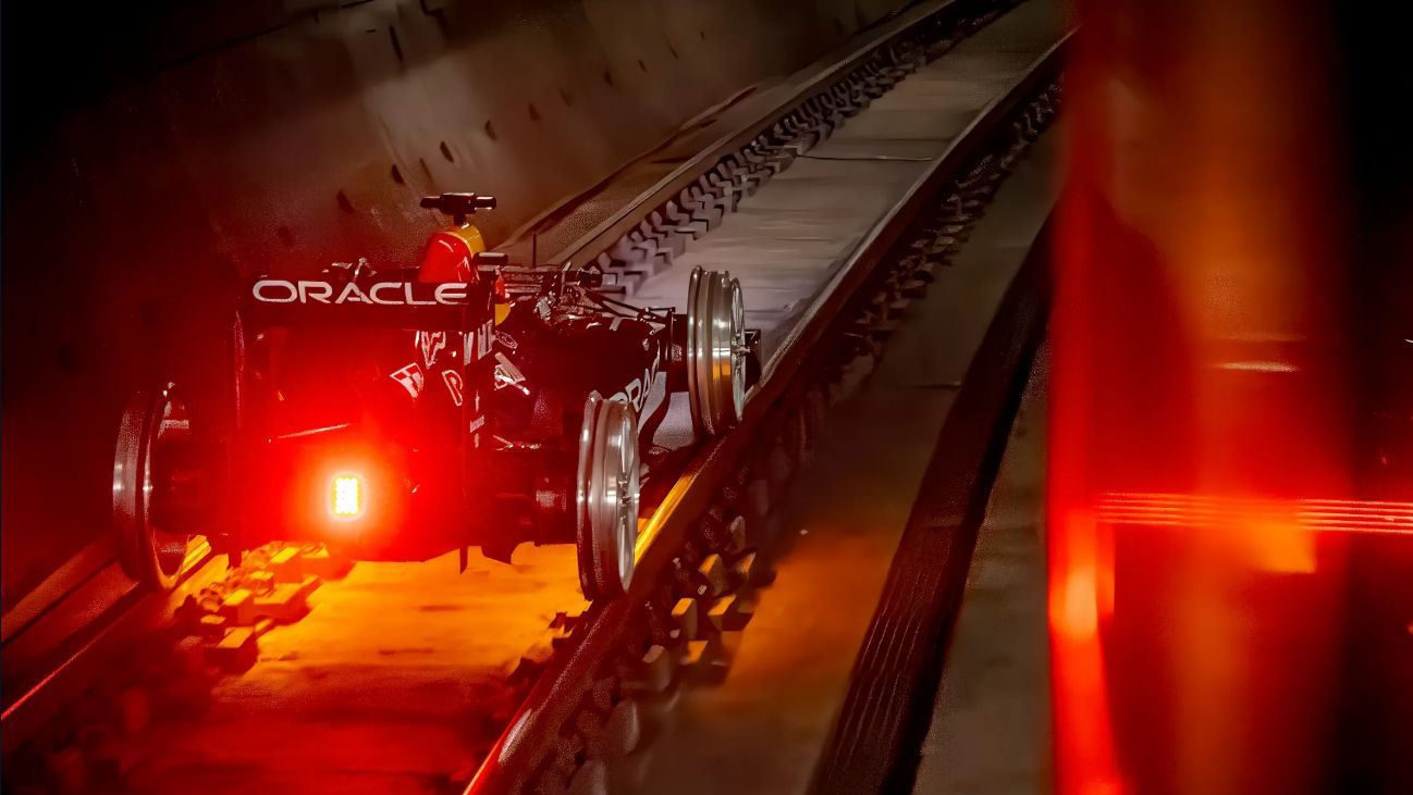Formula 1 a intrat la metrou. Red Bull a pus un monopost pe șinele din Madrid