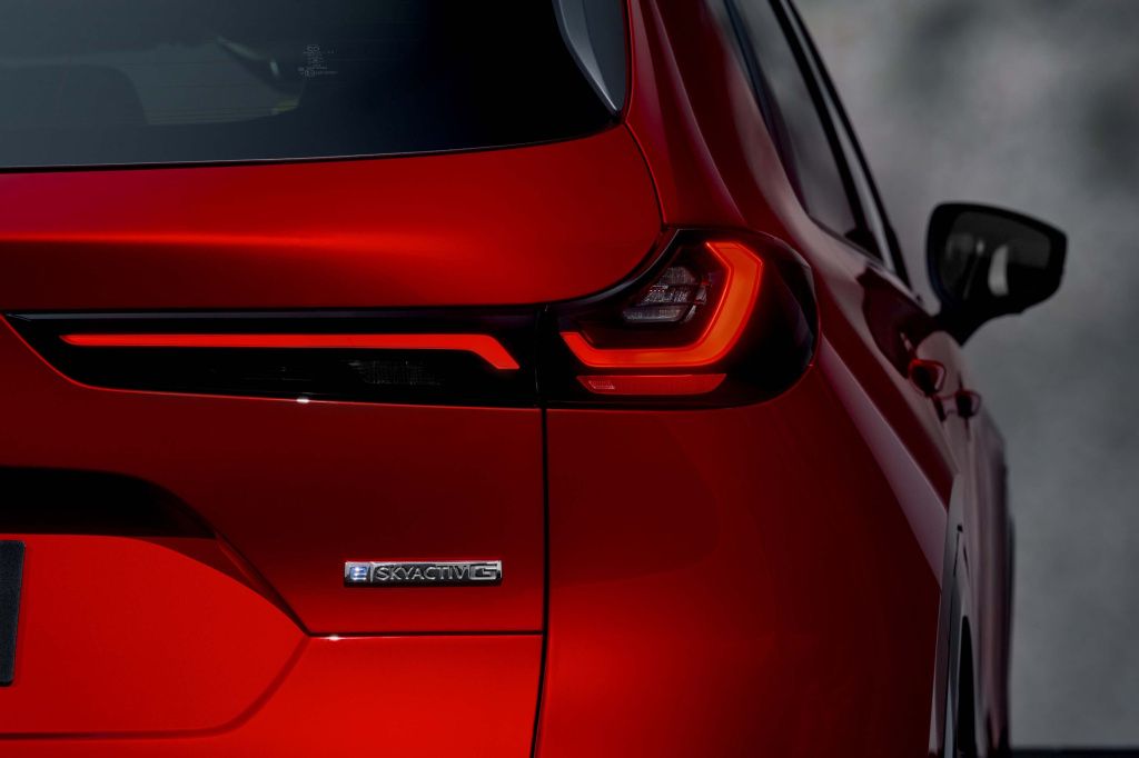 [FOTO] Noua Mazda CX-5 este mai mare, dar pierde motorizarea diesel - Imagine 6