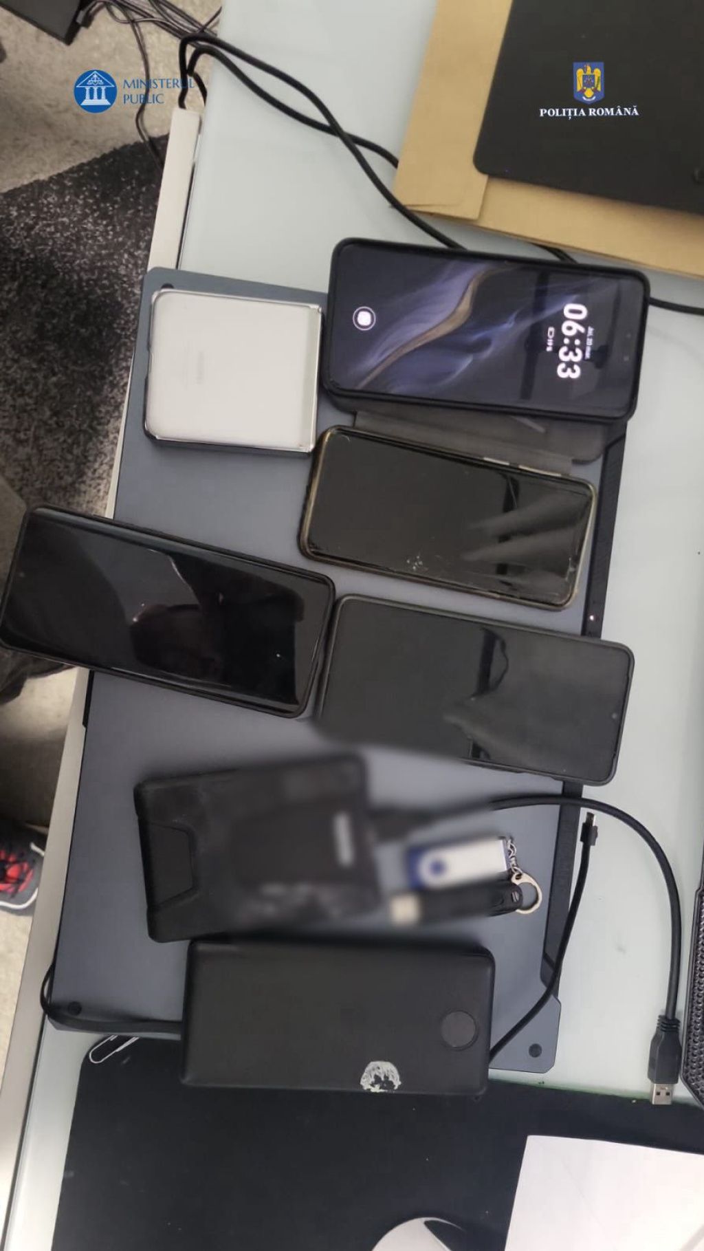 FOTO | Percheziții la influencerii care i-au făcut reclamă lui Călin Georgescu - Imagine 3