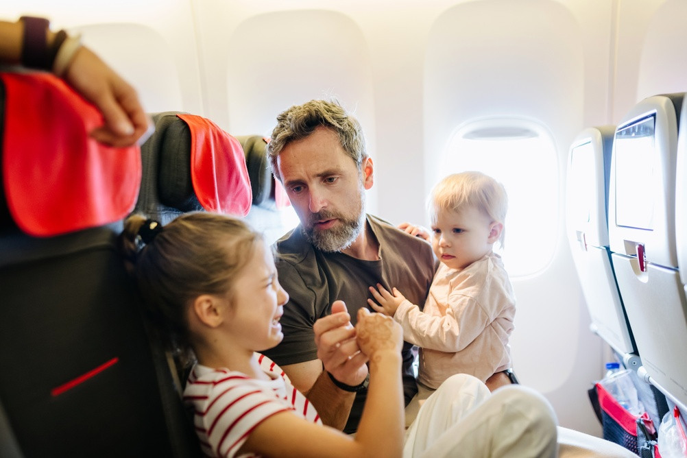 Ryanair este anchetată pentru taxele percepute părinților: compania numește investigația „o farsă”