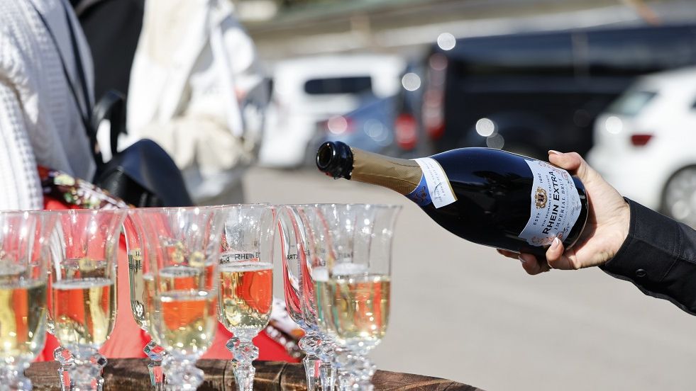 Carol I și pivnițele Rhein & CIE Azuga. Linia de producție a vinului spumant a împlinit 130 de ani