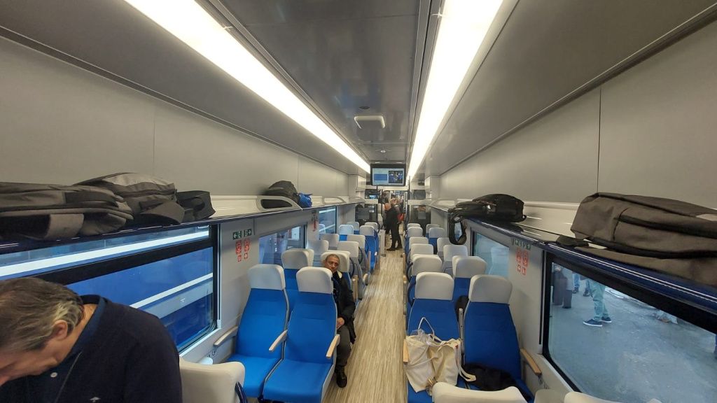 GALERIE FOTO | Primul tren electric cumpărat de România în 40 de ani, gata de prima călătorie - Imagine 3