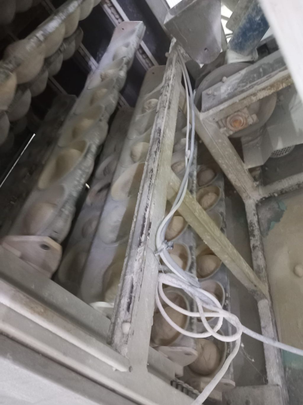 Ce a descoperit ANPC la o fabrică de pâine din București: mii de pâini retrase de la vânzare - Imagine 7