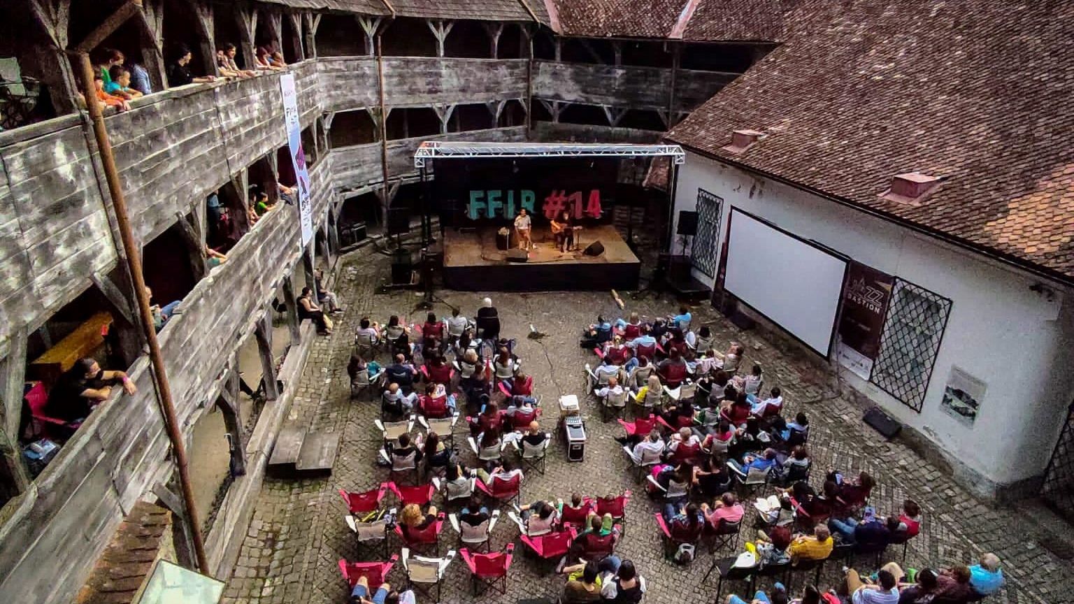 A început cea de-a XIV- a ediție a Festivalului de Film şi Istorii de la Râşnov