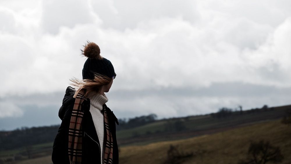 Primăvara s-a răzgândit: ANM a emis un cod galben de vânt şi ninsori în 11 judeţe şi la munte