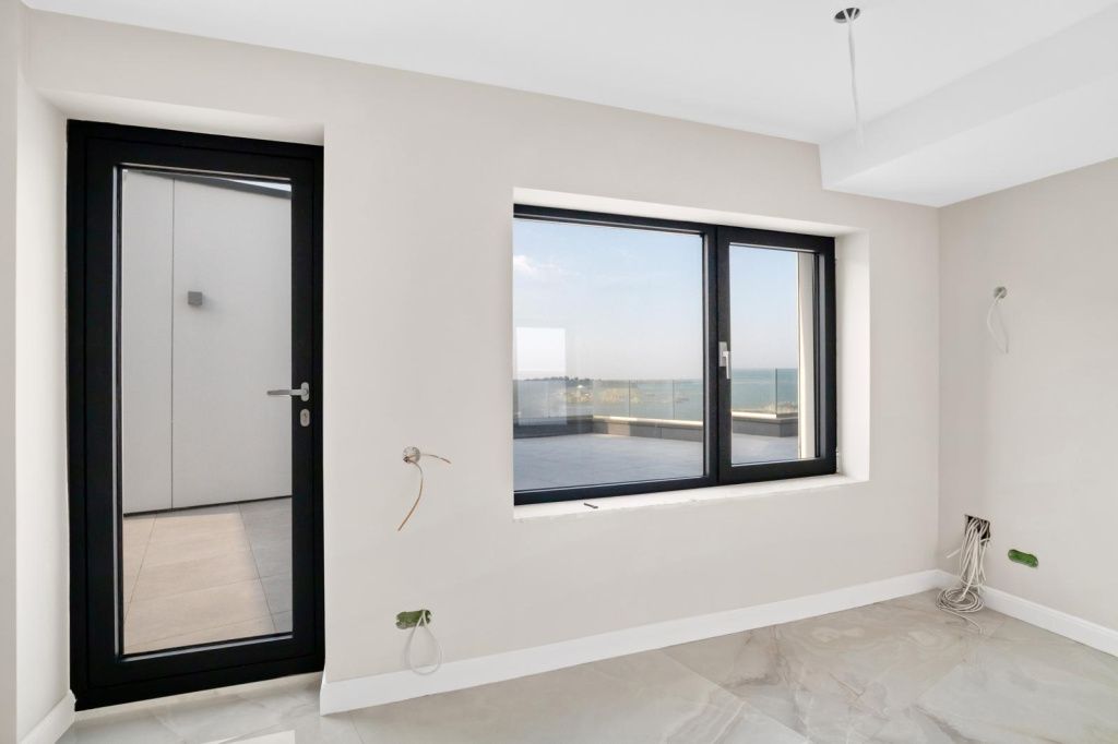 Cum arăta un penthouse de peste 1 milion de euro amplasat pe malul mării la Olimp - Imagine 21