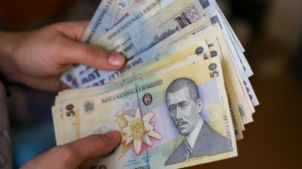Guvernul vrea să mărească salariul minim pe economie cu 40 de lei în 2021