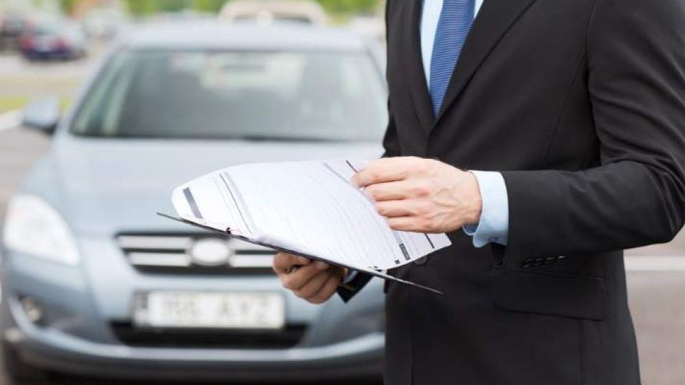 Locuri de parcare atribuite prin aplicatie in Sectorul 4 si roti blocate pentru cei care parcheaza abuziv pe un loc platit. Amenda ajunge la 500 lei/zi