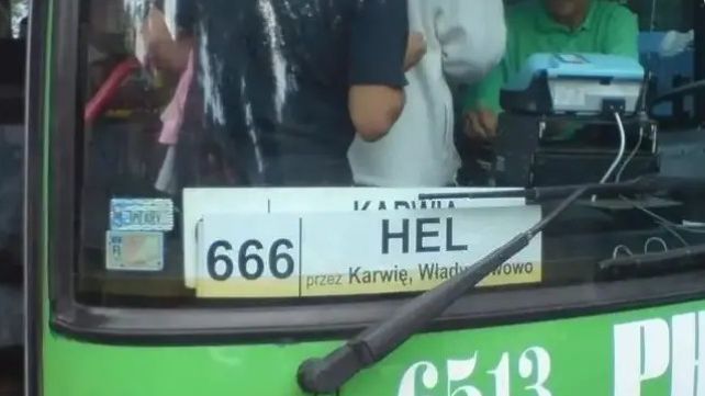 Polonia are o nouă cursă care duce „direct spre iad”: Autobuzul 666 va duce turiștii din Cracovia până în peninsula Hel