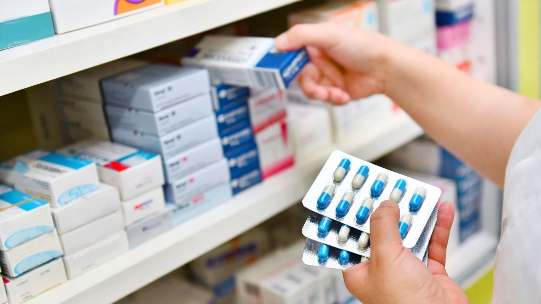 Producătorii de medicamente: Există suficiente stocuri de ibuprofen, paracetamol, antivirale şi antibiotice