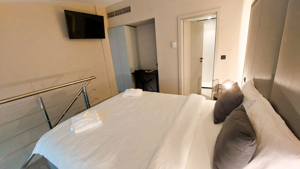 GALERIE FOTO | Cum arată apartamentele milionarei Anja Graf din centrul Capitalei - Imagine 28