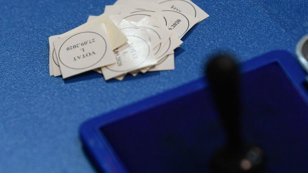 Alegeri locale: Bărbat amendat pentru că și-a făcut poză cu buletinul de vot ”ca amintire”