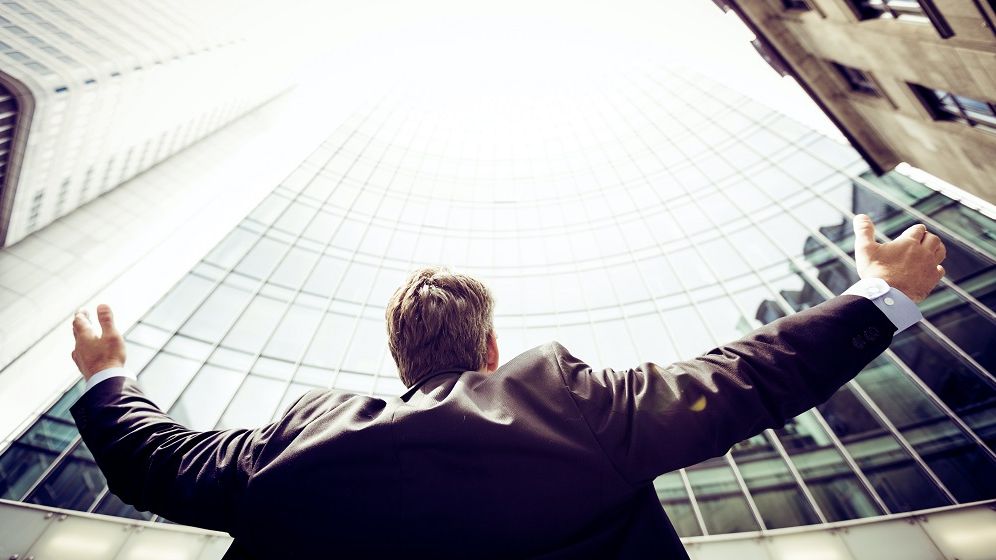 Cum să fii promovat la job când lucrezi de acasă. 6 soluții că ajungi să fii promovat mai ușor