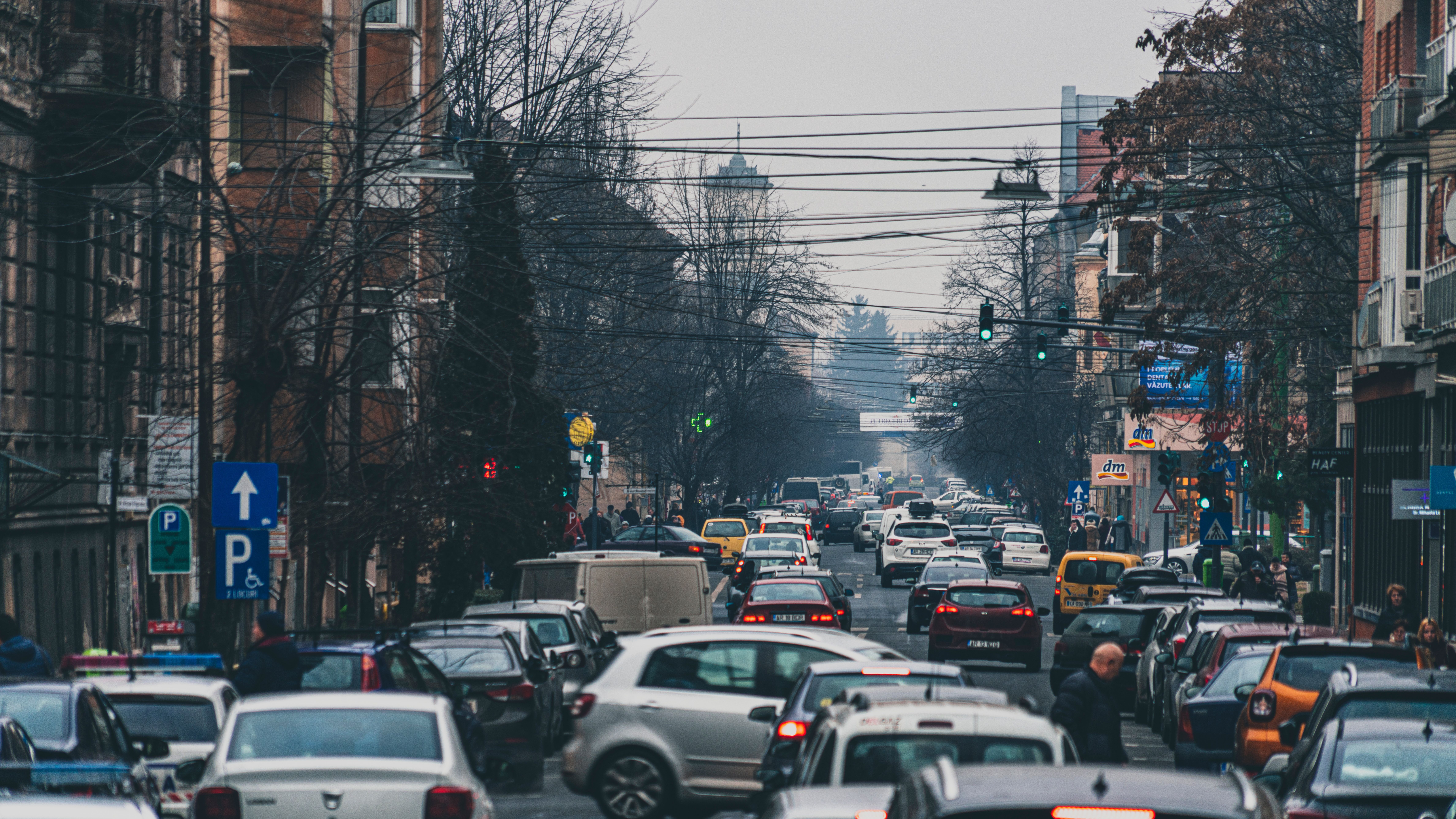 Arad suspendă transportul public în perioada 1-3 mai, pentru descurajarea circulaţiei