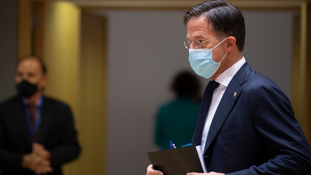 Premierul Olandei, despre protestele antirestricții: Nu accept ca niște idioți să fie violenți pentru că sunt nemulțumiți