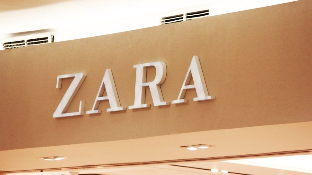 Zara intră pe piaţa hainelor second-hand. Clienții o să-și poată repara hainele în magazine