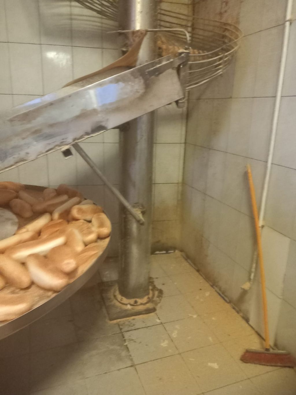 Ce a descoperit ANPC la o fabrică de pâine din București: mii de pâini retrase de la vânzare - Imagine 1