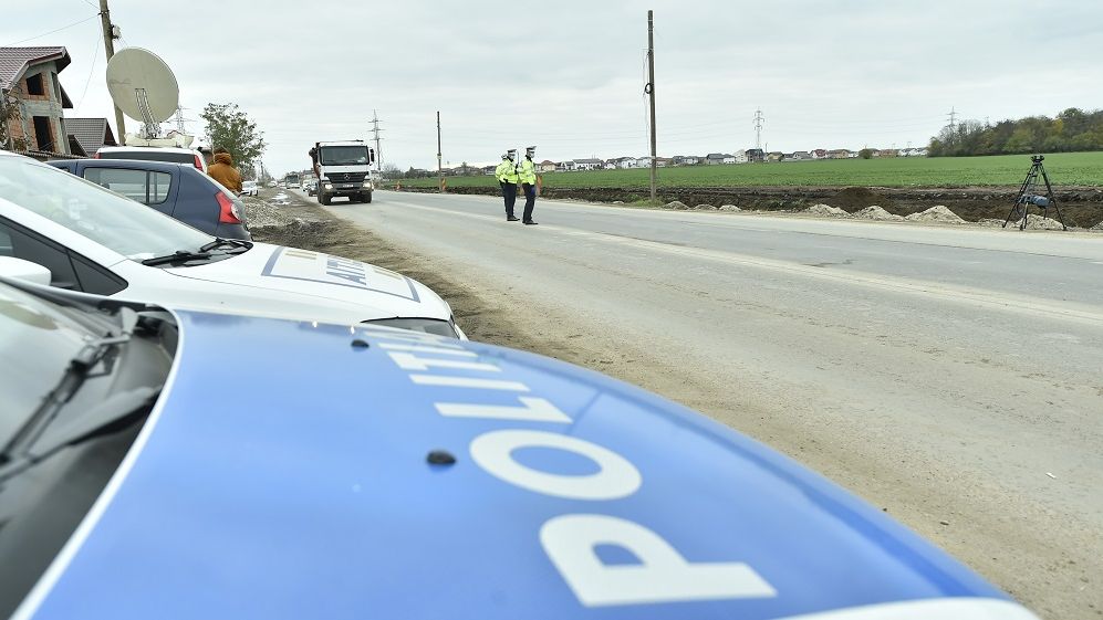 Trafic blocat pe E85. Pericol de explozie după ce o cisternă plină cu motorină s-a răsturnat pe ”drumul morții”