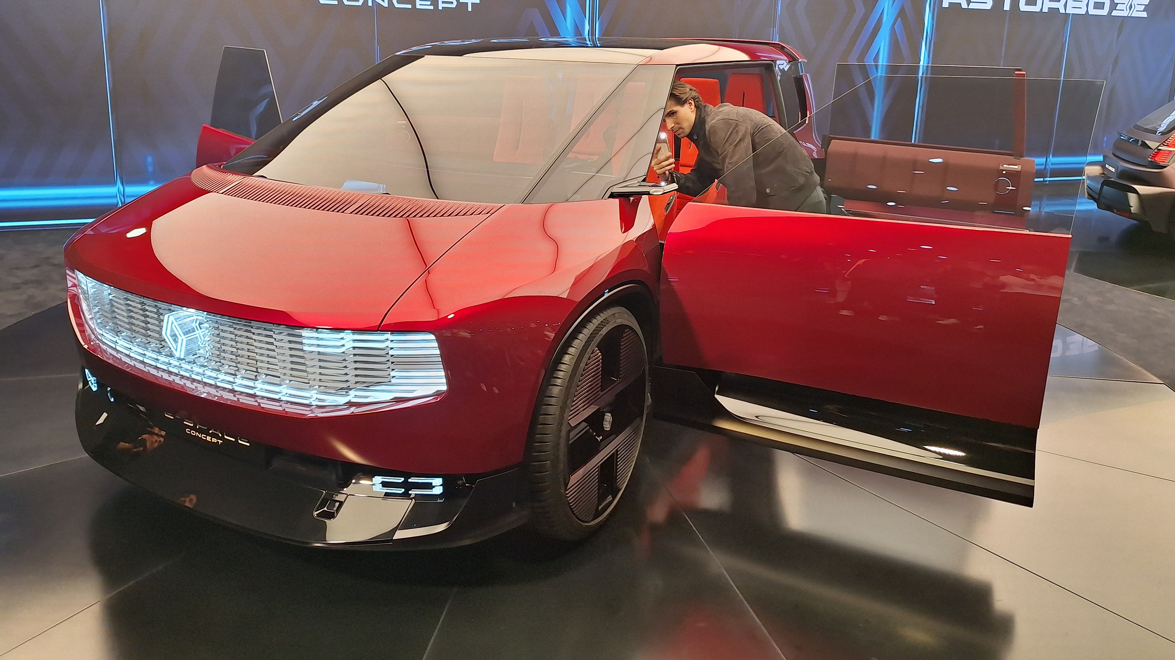 FOTO | Renault ar putea relansa segmentul monovolumelor în era electrică. Ce secrete ascunde conceptul E-Space