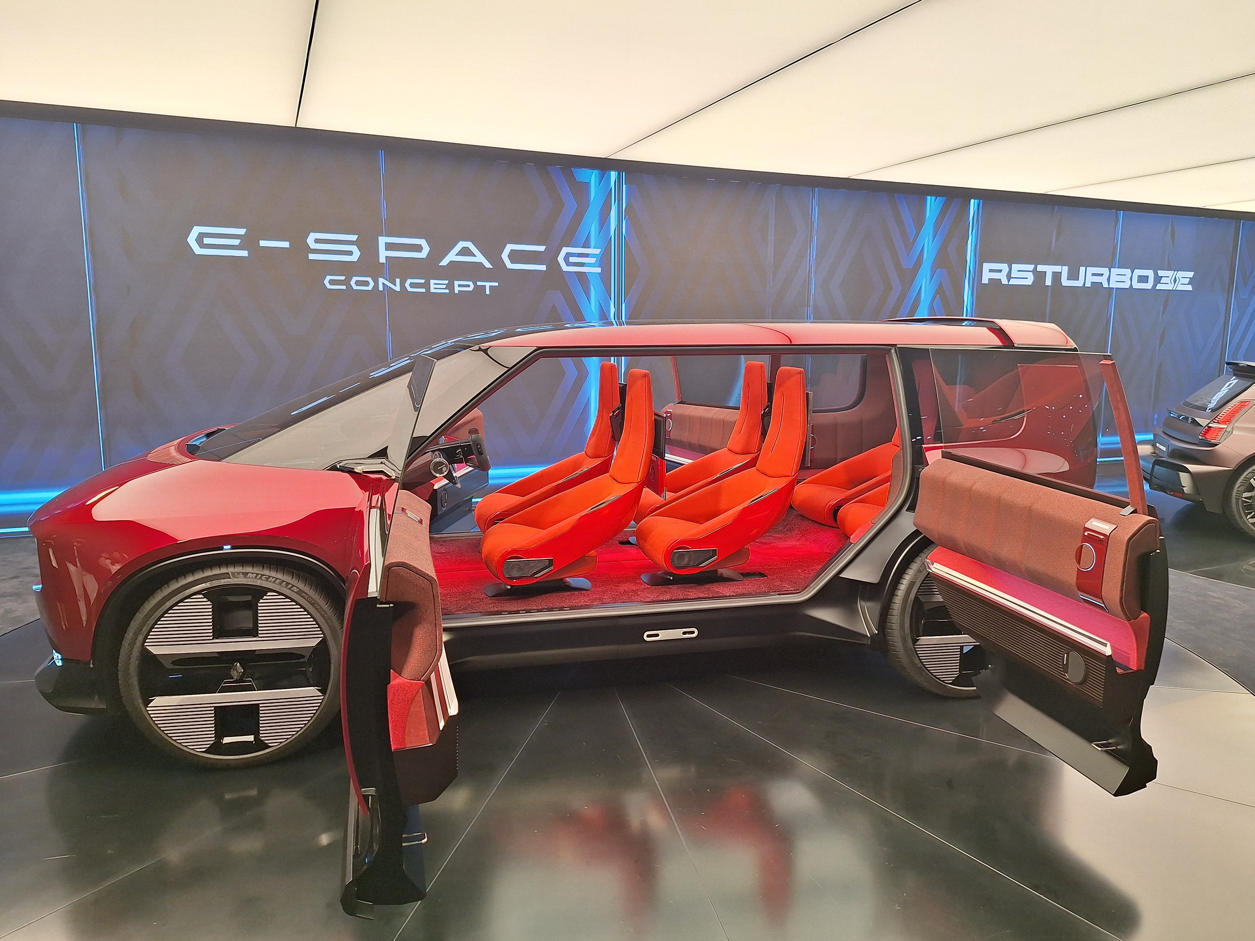 FOTO | Renault ar putea relansa segmentul monovolumelor în era electrică. Ce secrete ascunde conceptul E-Space - Poza 3