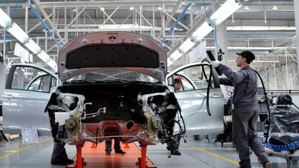 Producția de automobile din Marea Britanie atinge cel mai scăzut nivel din 1984