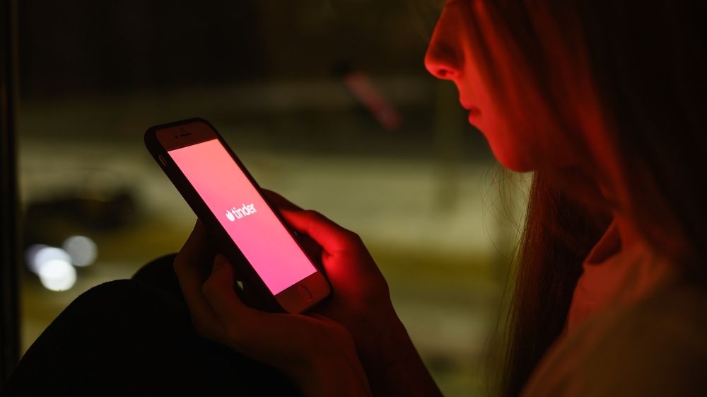 Tinder vrea mai puțin swipe și mai multe întâlniri offline. Ce noi funcții importante adaugă aplicația