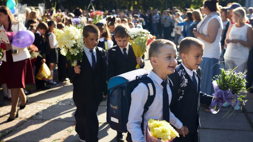 Proteste ale profesorilor, burse eliminate și clase mai aglomerate: Tot ce trebuie să știi despre anul școlar 2025-2026