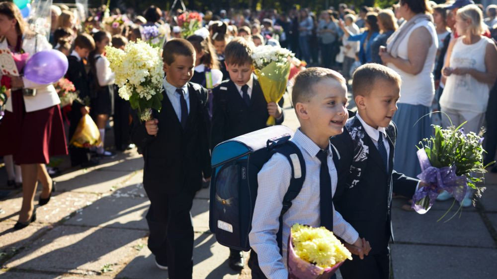 Prima zi de școală: Emoții și așteptări pentru elevi și un gust amar pentru adulți. Profesor: Chiar dacă noi nu mai avem speranță, nu trebuie să le transmitem asta copiilor