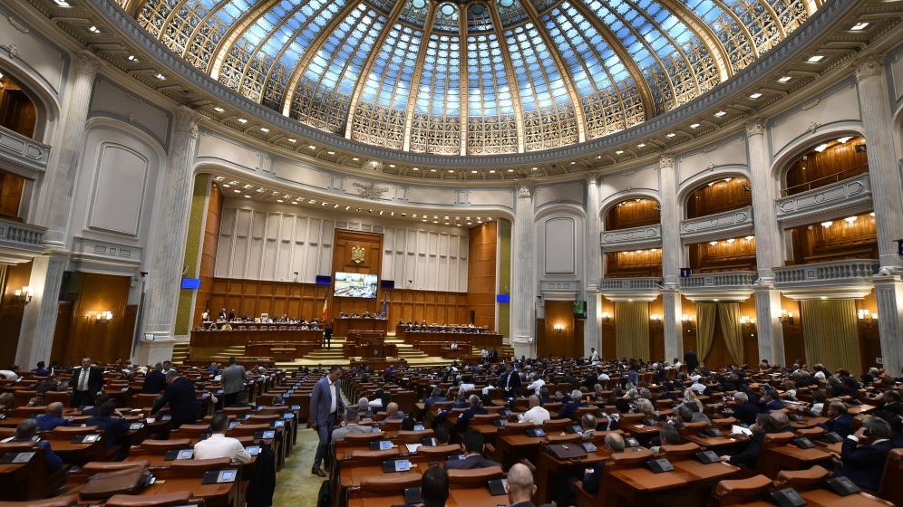 Un parlamentar PNL grav bolnav, absent multa vreme, a venit sa voteze la motiune