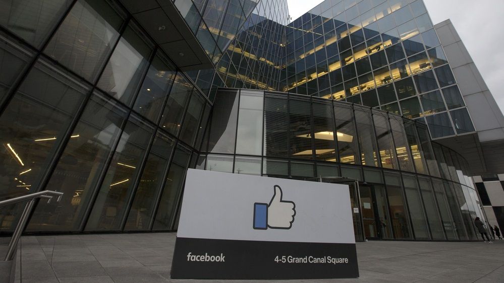Facebook amendata in Ungaria pentru ca pretinde ca ofera servicii gratuite. Care vor fi efectele in Romania