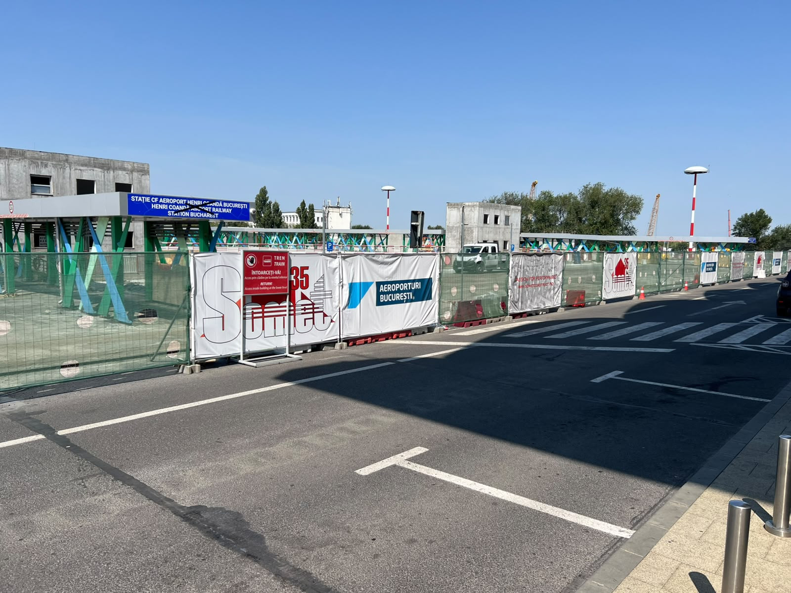 Parcarea Sosiri de la Aeroportul Henri Coandă se închide: unde își pot lăsa pasagerii mașinile