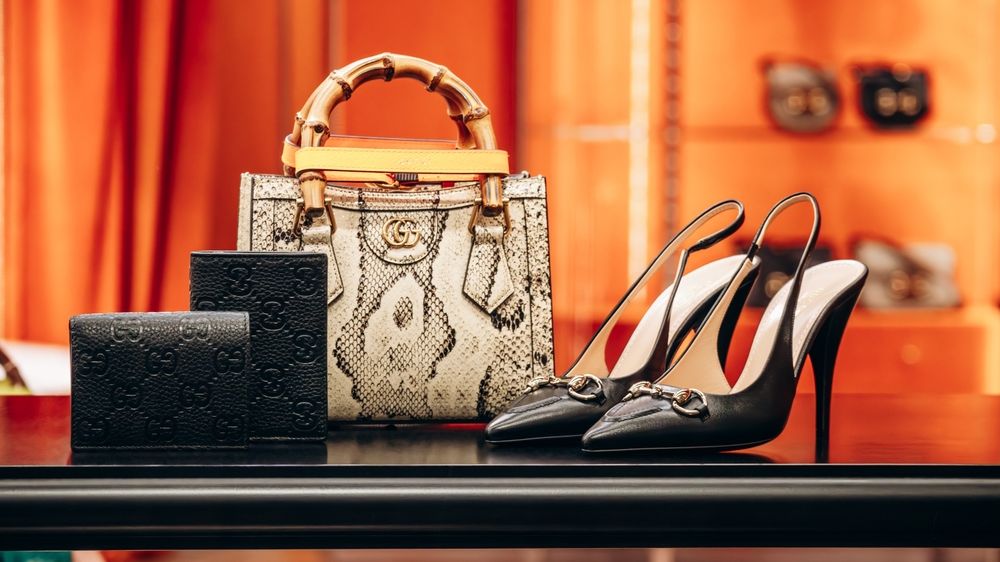 Comisia Europeană a amendat Gucci și alte două branduri de lux cu peste 157 milioane euro pentru practici tarifare anticoncurențiale