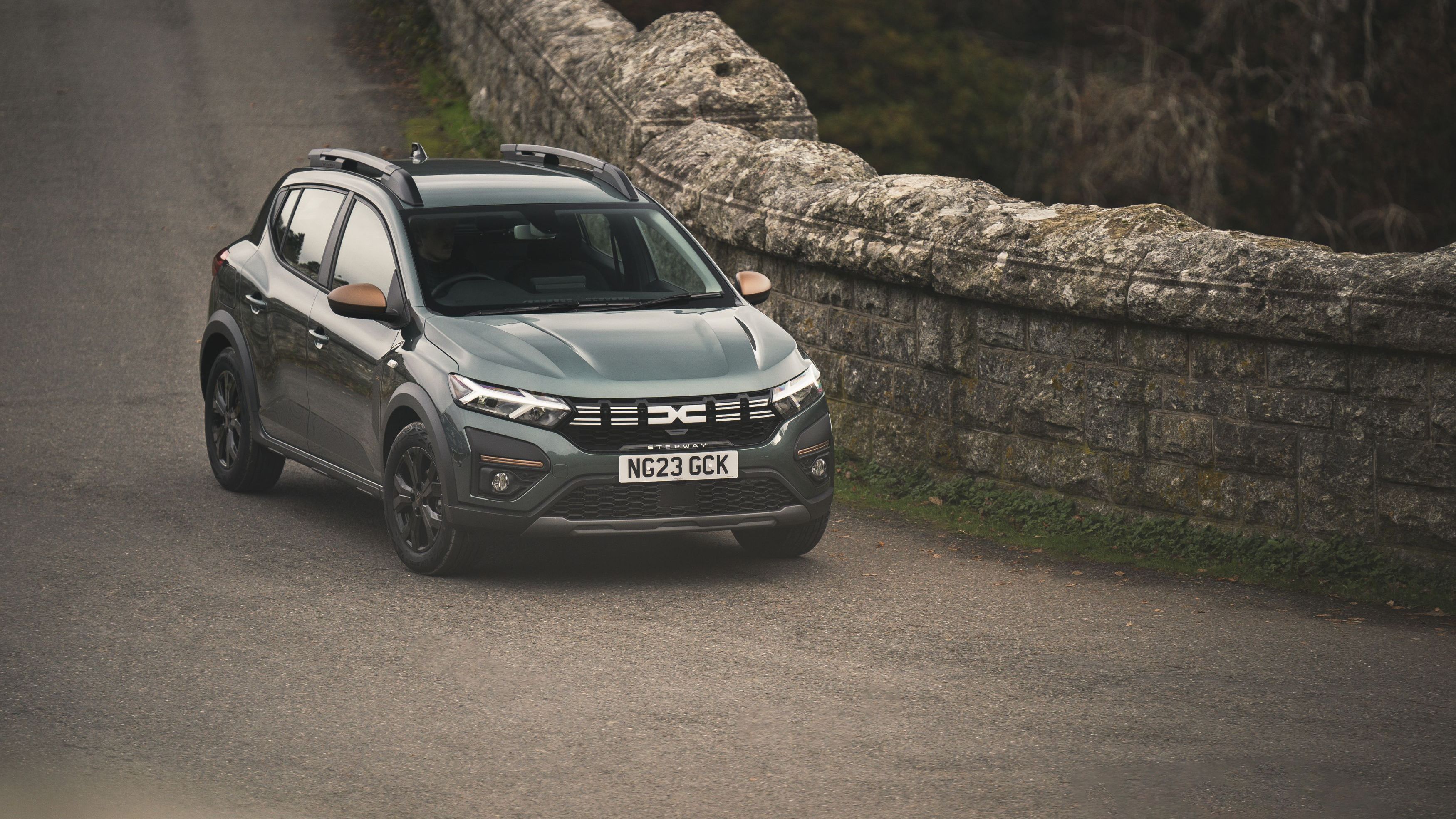 Premieră pentru industria auto românească: Dacia Sandero, pe cale să devină cea mai bine vândută mașină în Europa