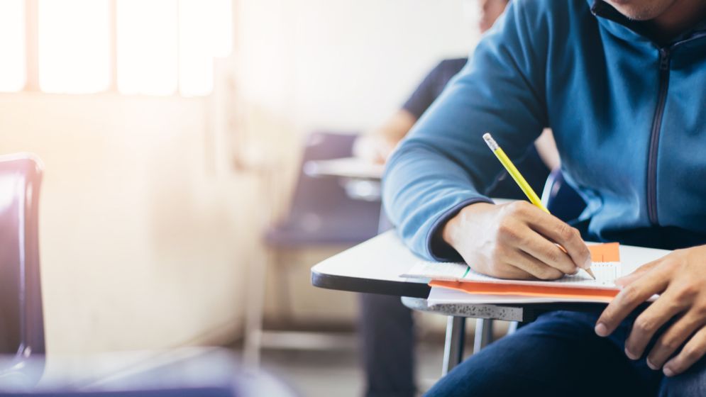 Liceele care și-au crescut cel mai mult mediile la Bac au primit 100.000 de lei de la BCR: Câștigătorul și-a crescut media generală de la 4,30 la 6,50