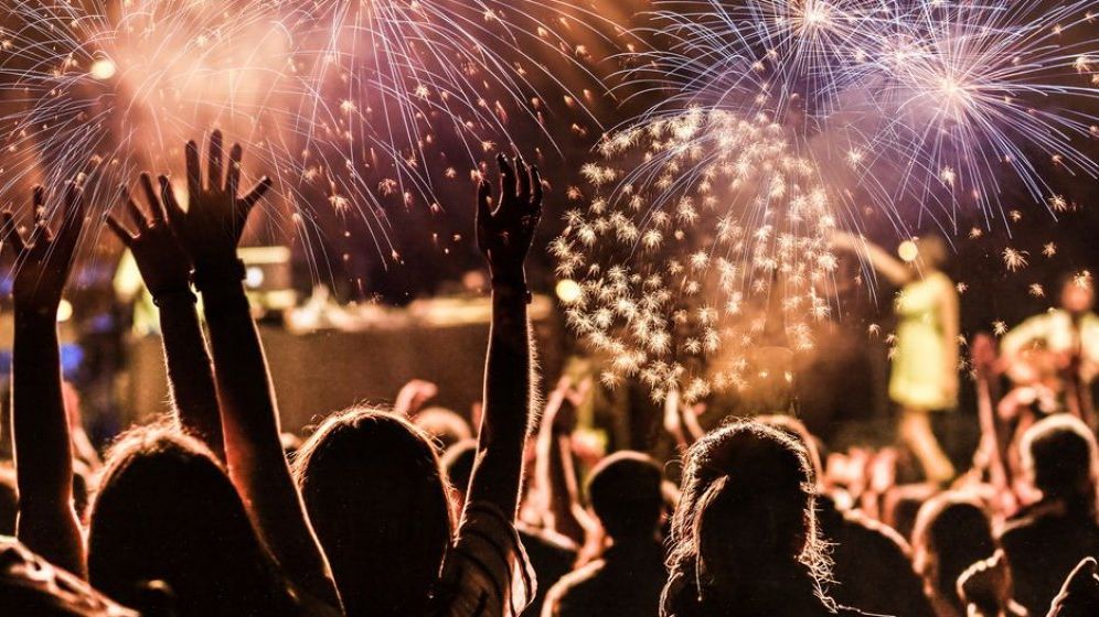 O primărie din Giurgiu cumpără focuri de artificii și organizează spectacole în plină epidemie de coronavirus