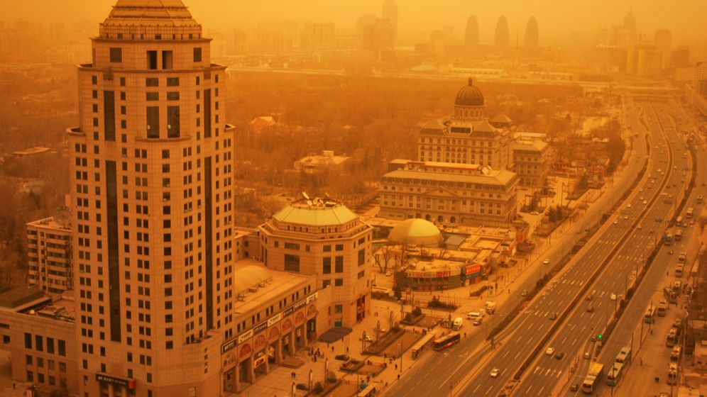 China a fost lovită de o furtună puternică, dar dușmanul imens e tot poluarea