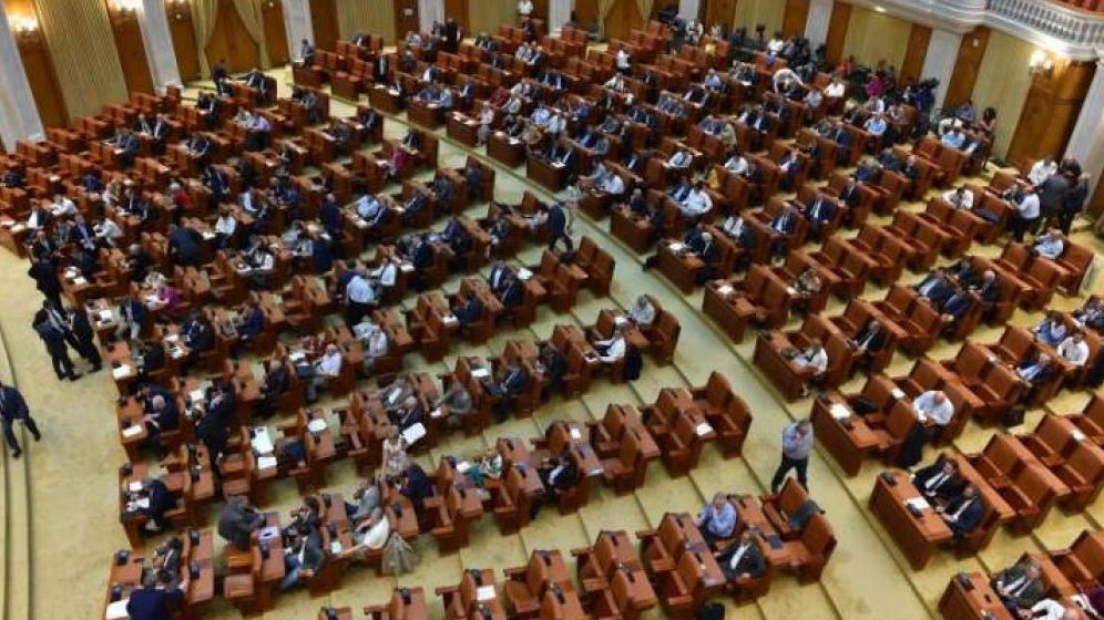 Legea privind reducerea numarului de parlamentari la 300, adoptata tacit de Senat