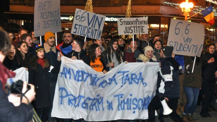 Sute de studenti au protestat la Timisoara pentru apararea independentei Justitiei