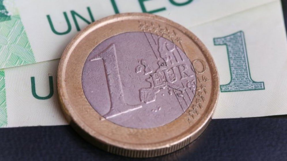 Curs valutar BNR astazi, 18 octombrie: leul se apreciaza fata de euro, dar scade in raport cu dolarul