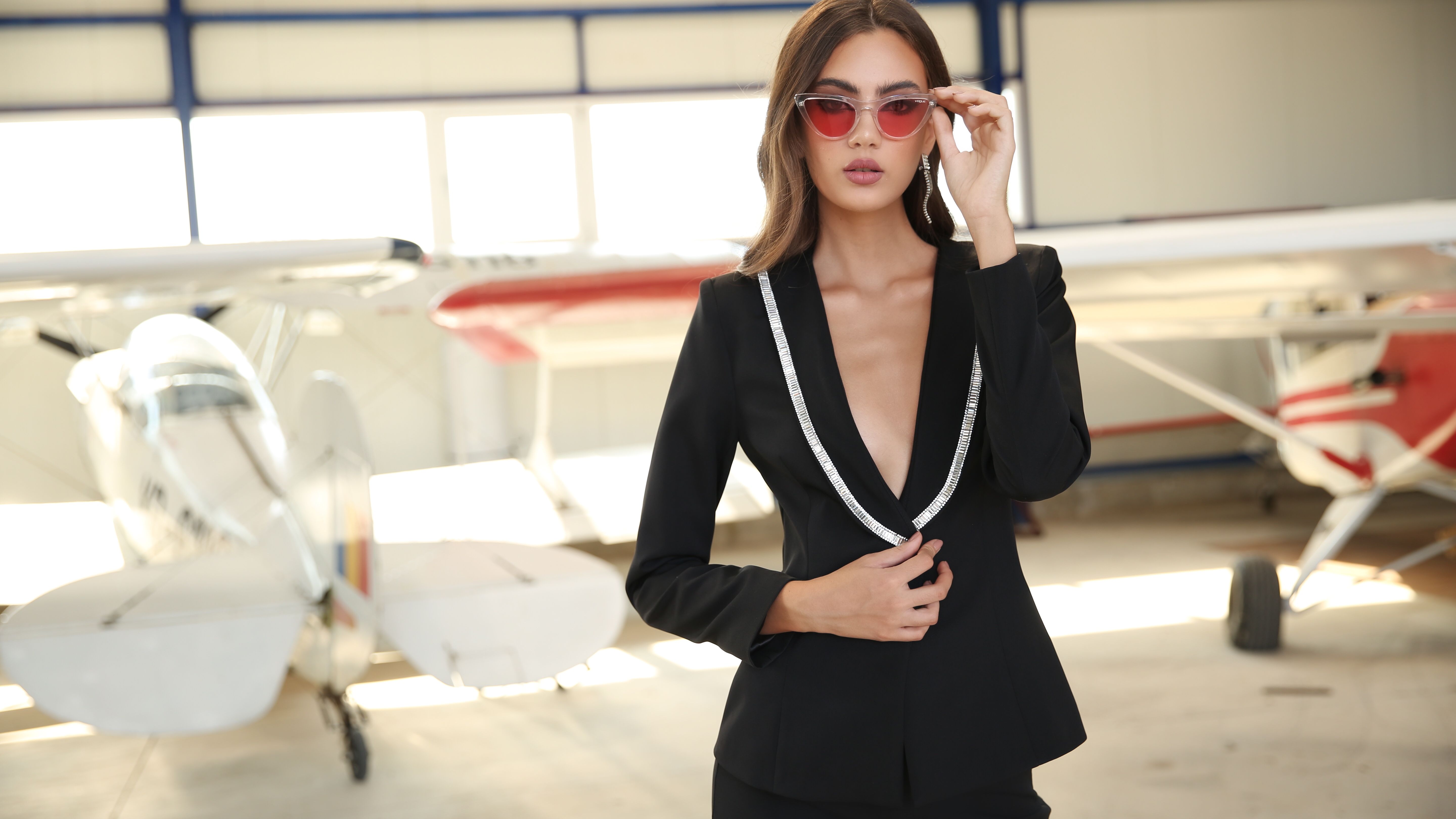 Business woman: cum sa iti alegi tinuta pentru o intalnire de afaceri, in functie de locul in care se desfasoara