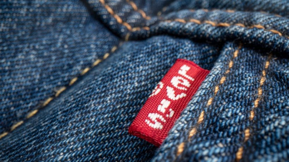 Levi Strauss plănuiește să reducă cu 10% numărul angajaților săi la nivel global. Anunțul, după măsuri similare luate de Macy's și Wayfair
