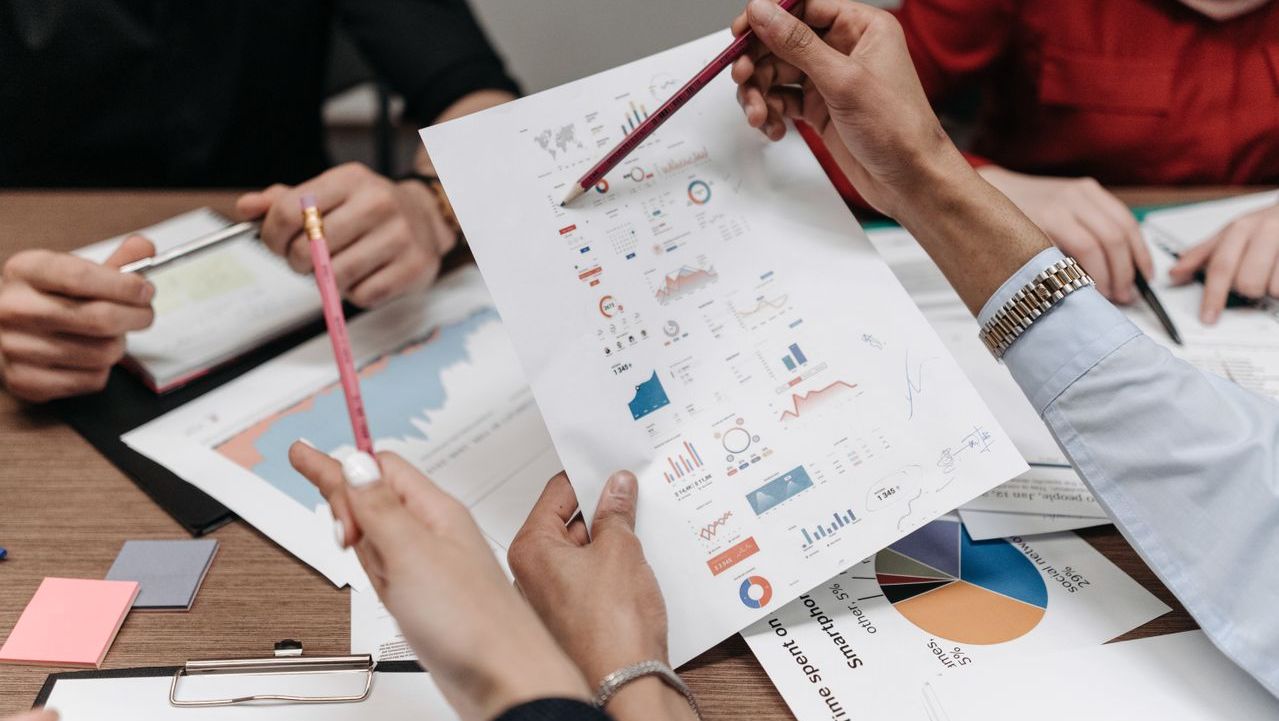 Strategii de eficientizare a costurilor în companii: Cum optimizezi resursele fără a afecta productivitatea