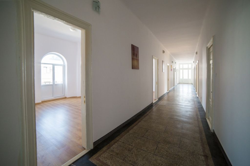 GALERIE FOTO | Hotel emblematic din centrul Constanței, scos la vânzare pentru 1,1 mil. euro - Imagine 9