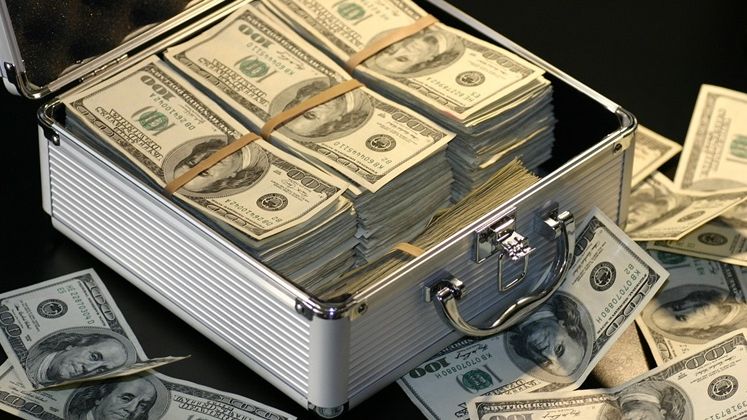 Averi de candidati de Bucuresti: 26 de terenuri, 17 case, 15 masini, tablouri si ceasuri de 200.000 de euro