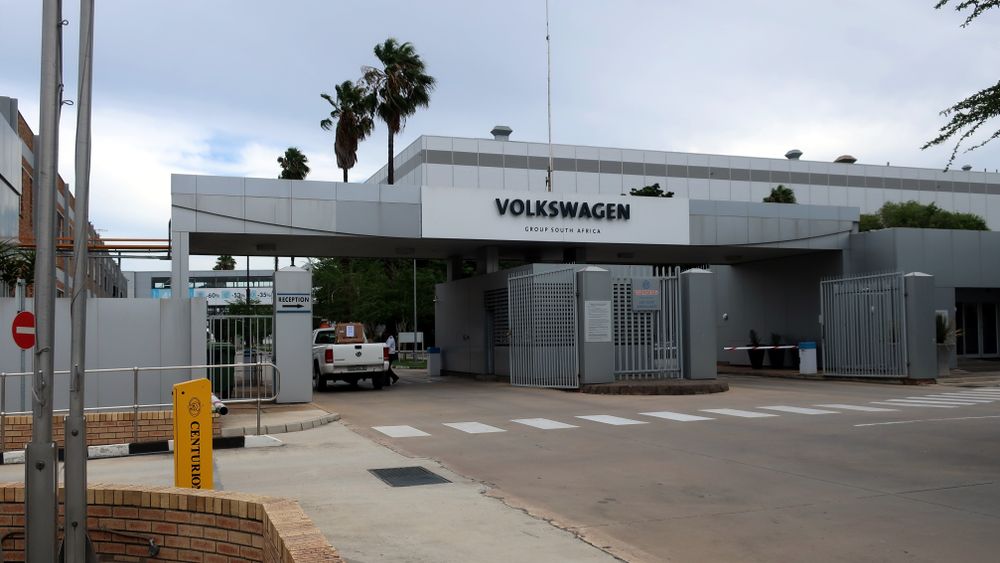 Fabricile auto din Europa își redeschid porțile săptămâna viitoare. Constructorii auto au potrivit ceasurile