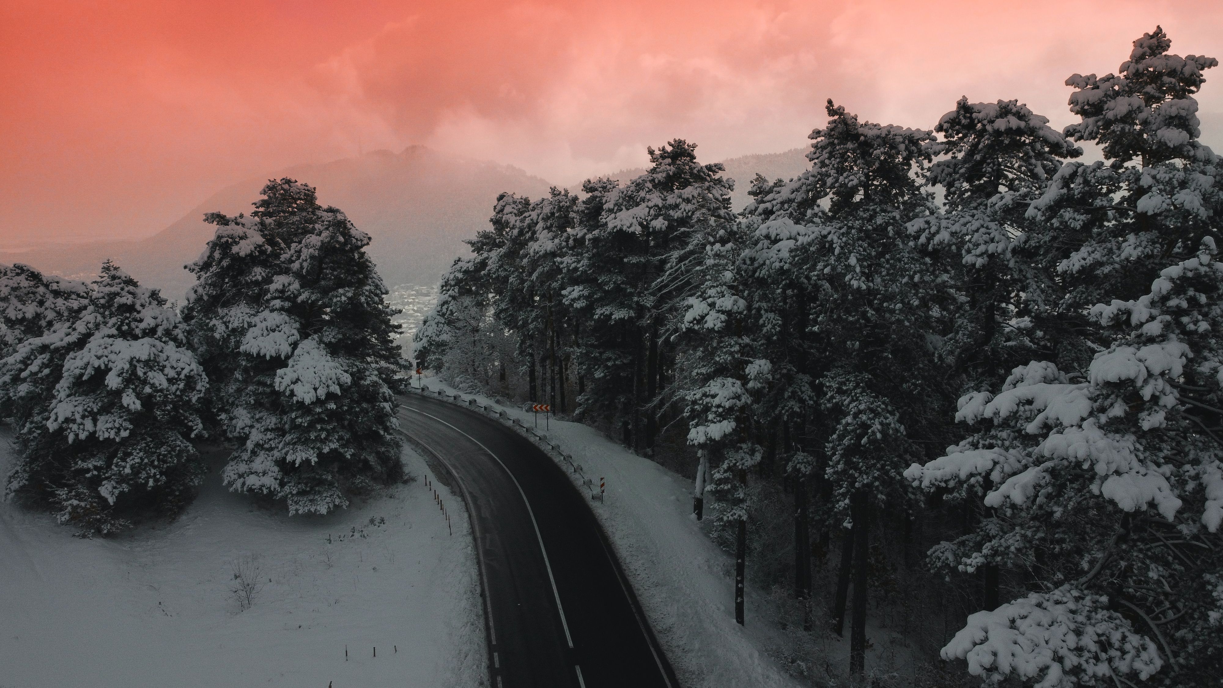 Precipitații și polei pe drumurile din țară: sfaturile Poliției Române pentru șoferii