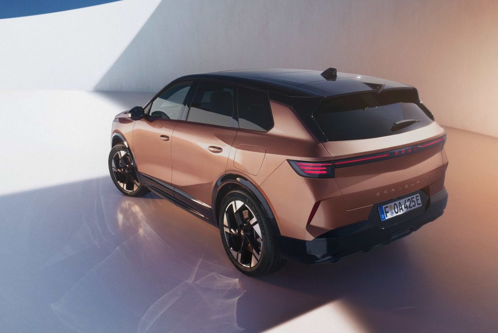 GALERIE FOTO | Opel dezvăluie noua generație Grandland cu propulsie electrică și hibridă - Imagine 4