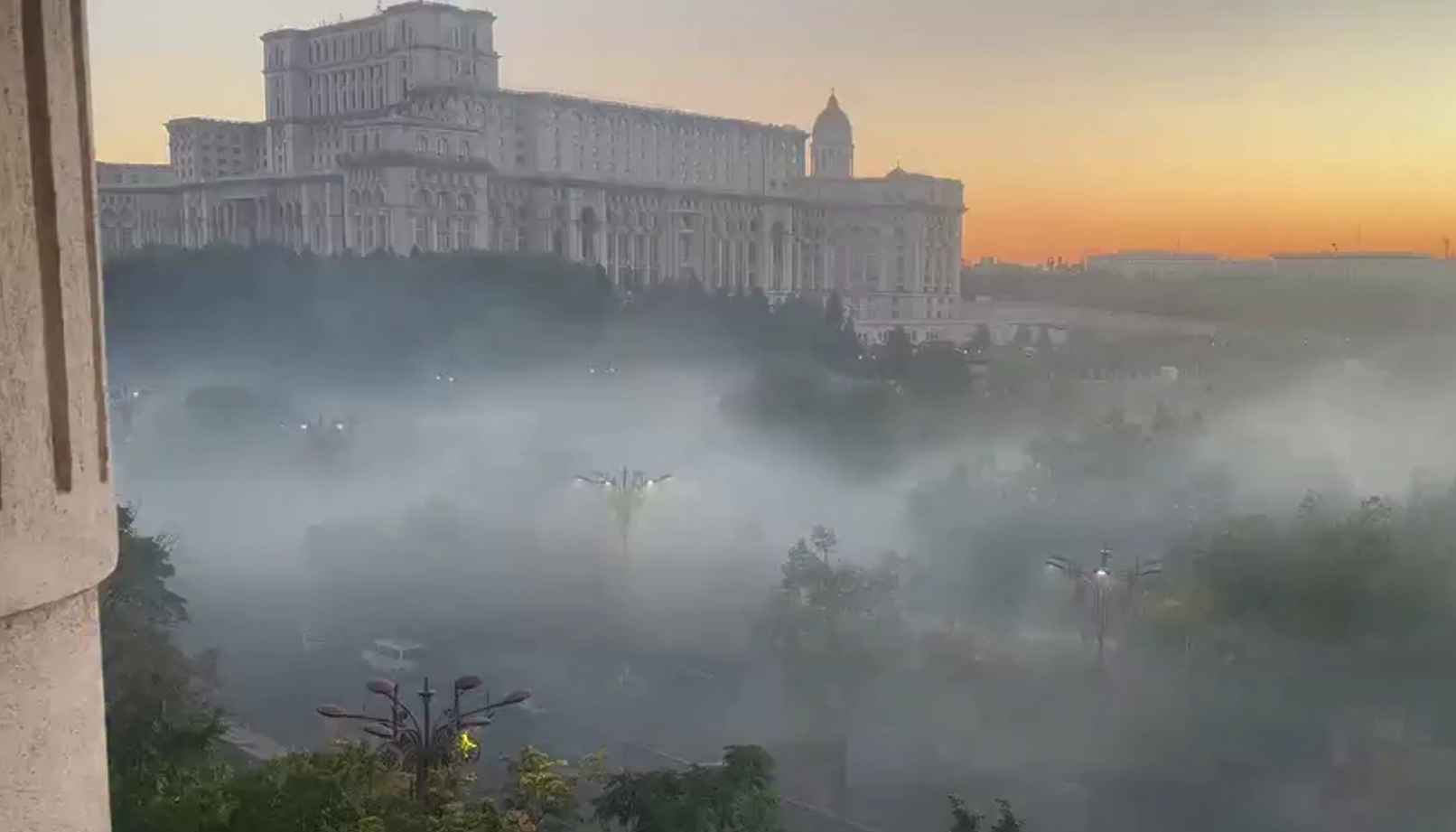 Spectacolul de drift din Piața Constituției, sancționat de Garda de Mediu. Ce amendă au primit organizatorii