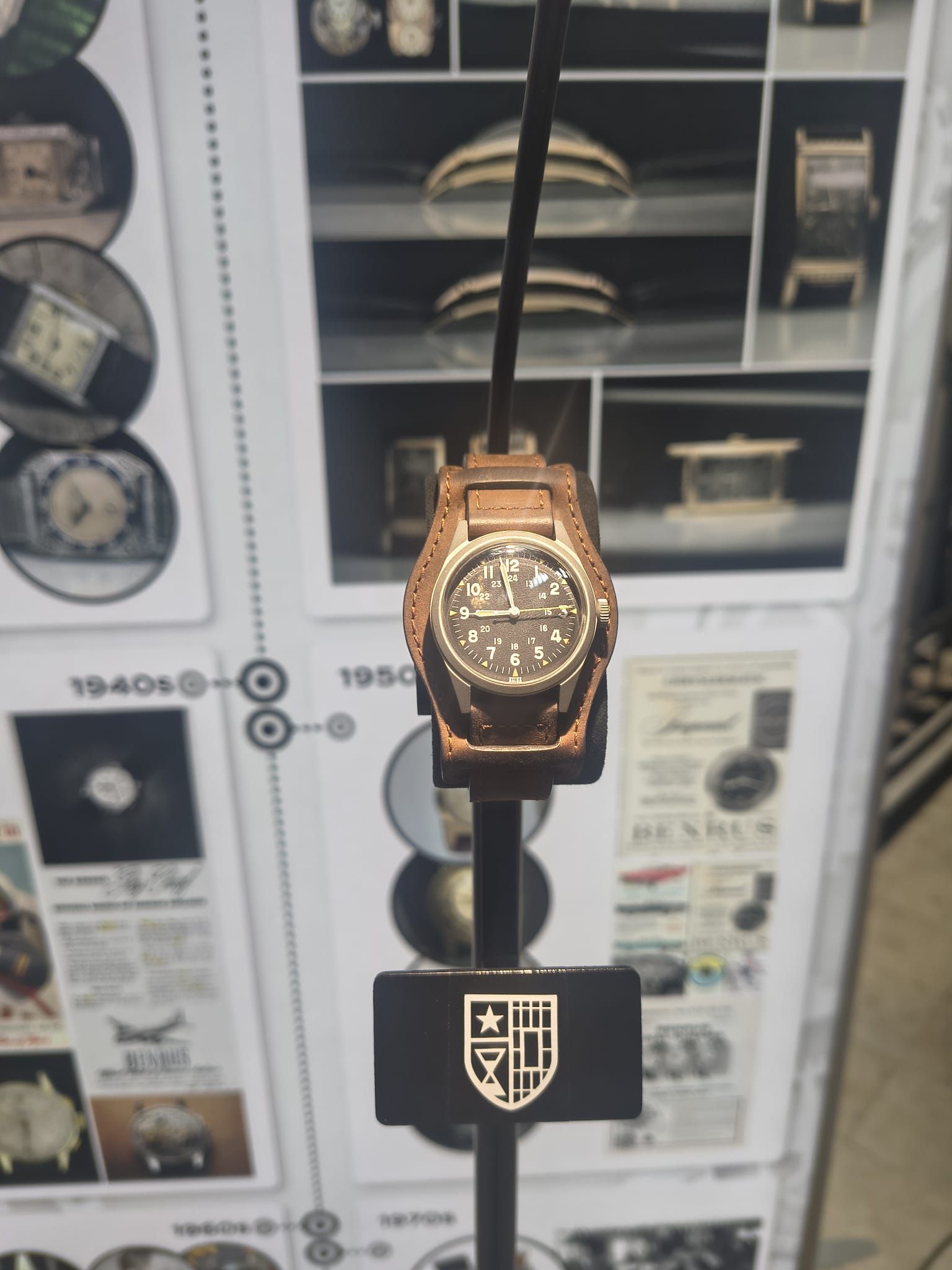 FOTO. Un CEAS, o POVESTE. Orologerie elvețiană la BNR. „Valori care rezistă timpului” marchează 115 ani de relații România-Elveția<br> - Poza 27