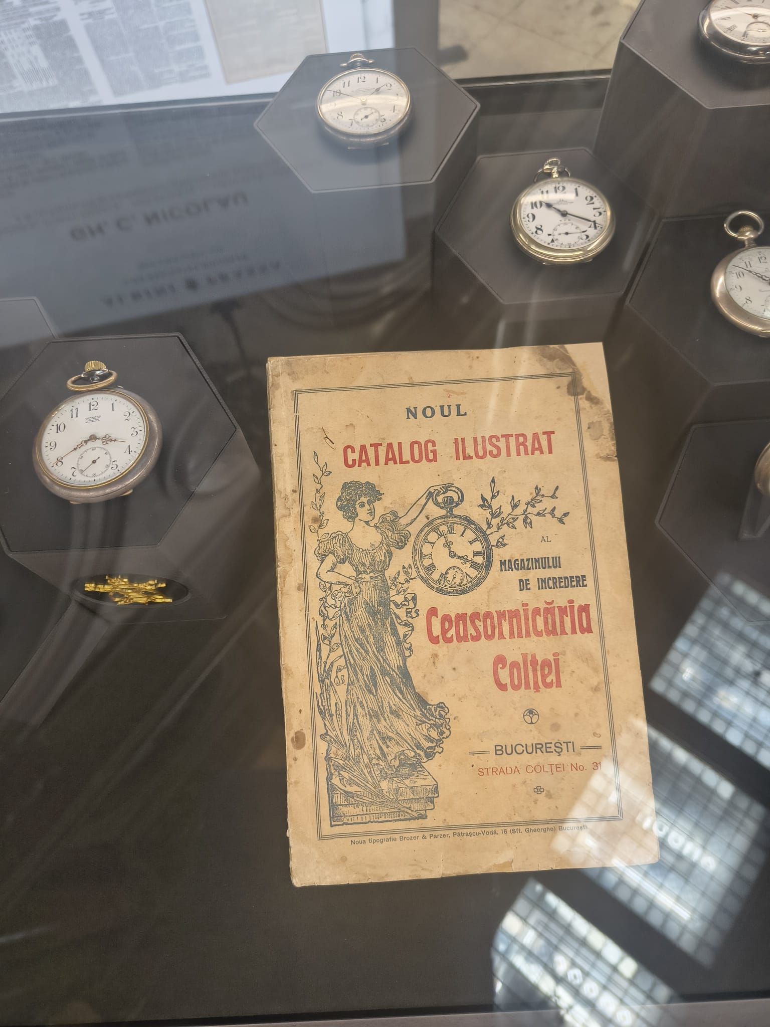 FOTO. Un CEAS, o POVESTE. Orologerie elvețiană la BNR. „Valori care rezistă timpului” marchează 115 ani de relații România-Elveția<br> - Poza 34